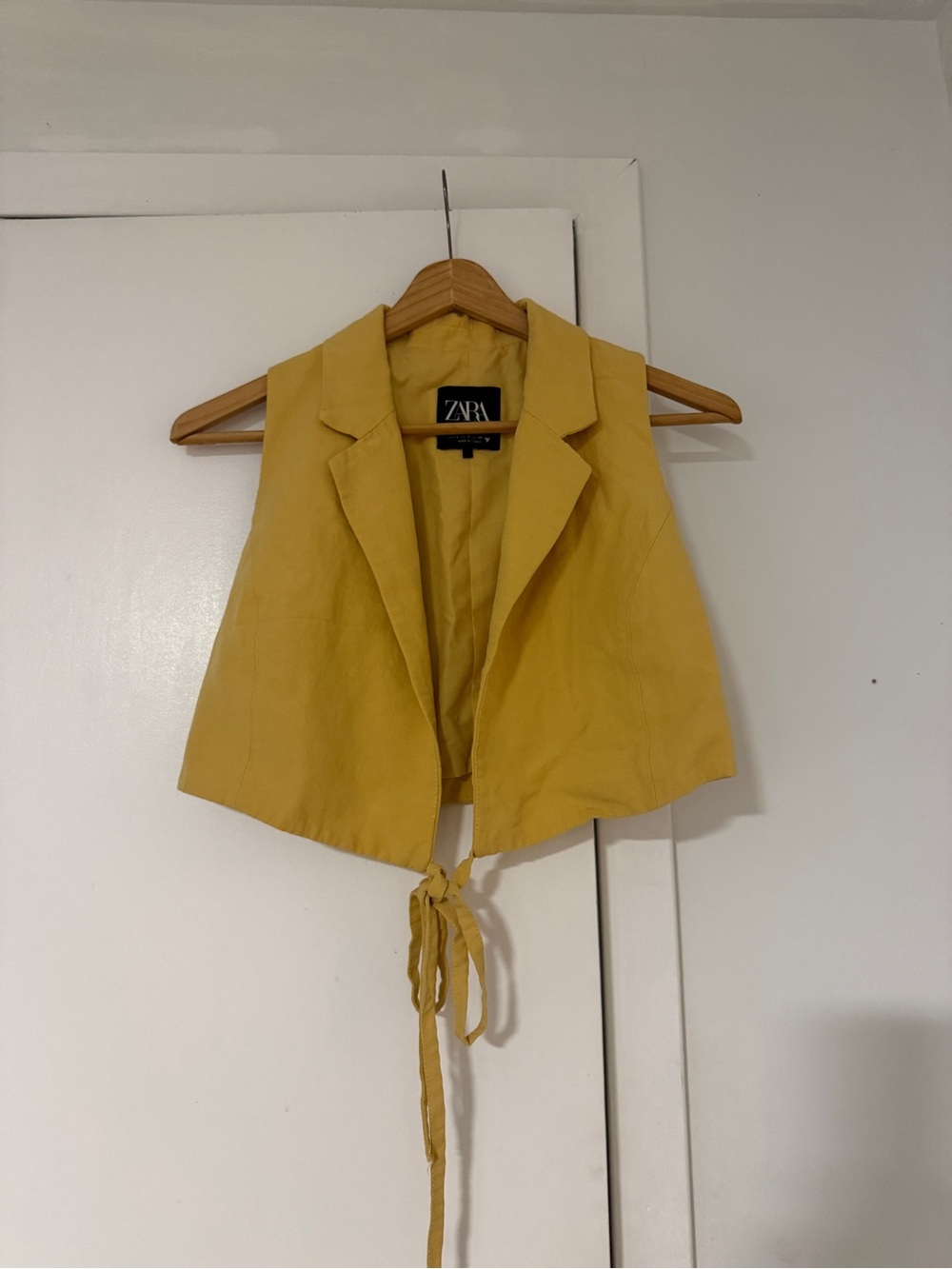ZARA Mustard Yellow Sleeveless Tie-Front Cropped Vest - Picture 1 of 3